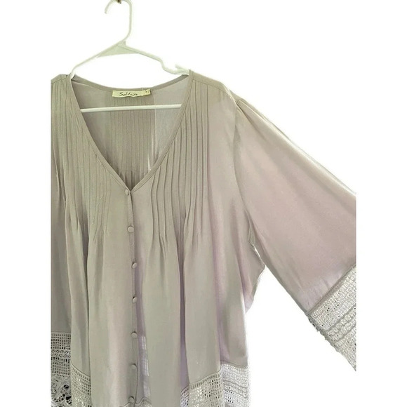 Solitaire Women's Gray Button Front Crochet Blouse Top Size Plus 1X - Picture 2 of 5